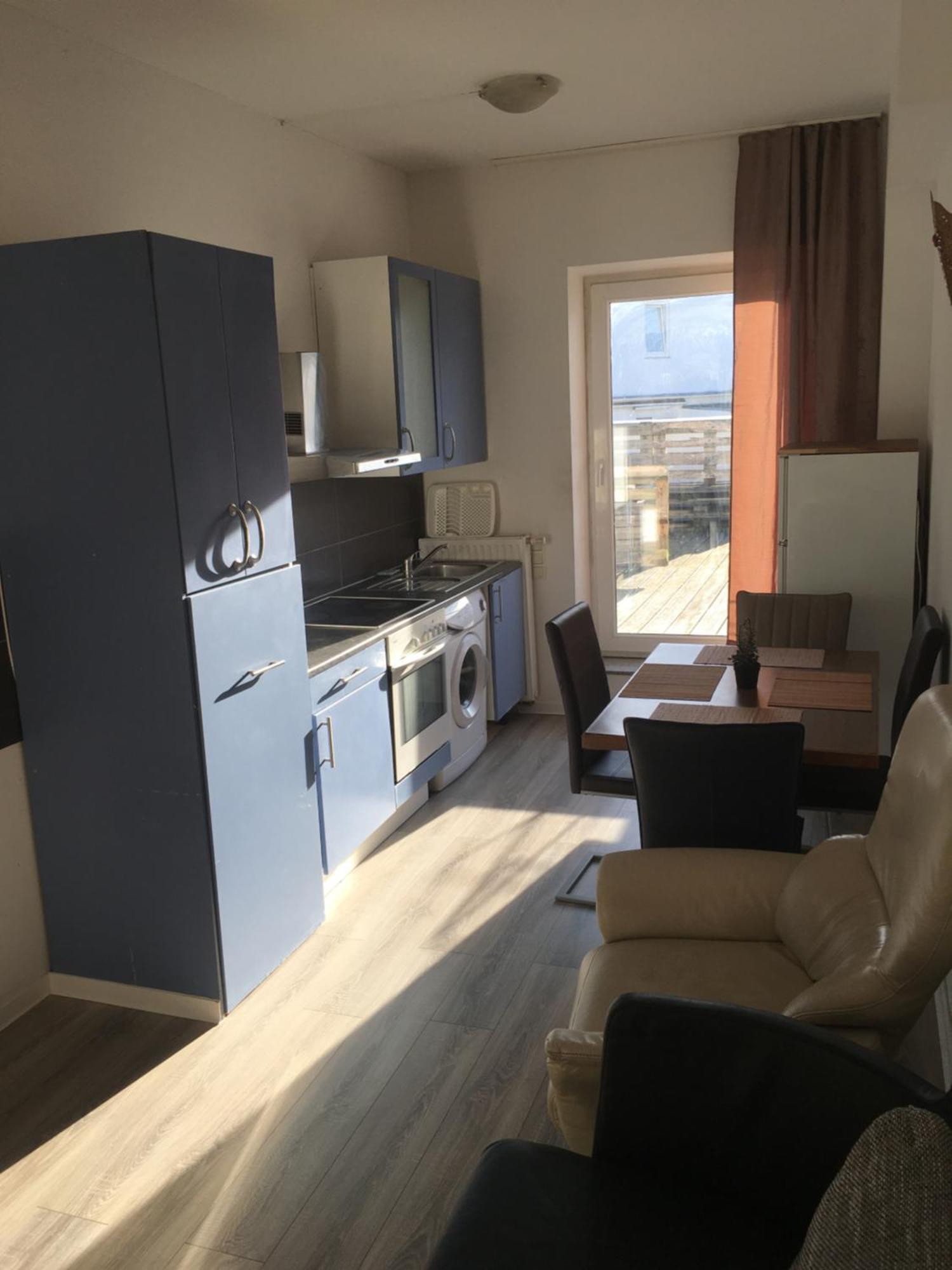 Main Station Apartment *