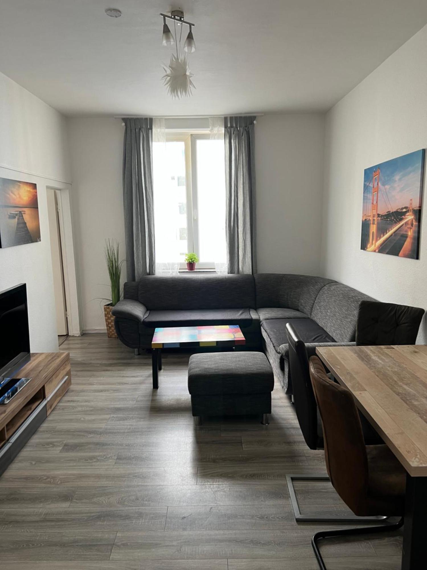 Main Station Apartment *