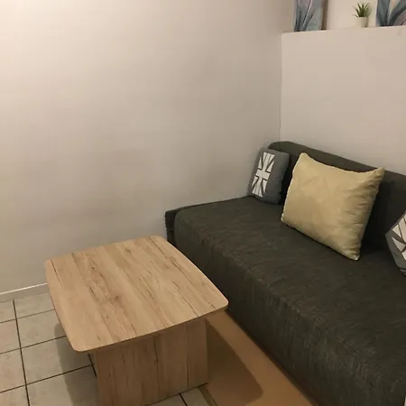 Main Station Apartment *
